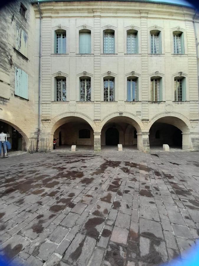 Petit cocon en plein centre historique d'Uzès - Place aux herbes en zone piétonnière Exterior foto